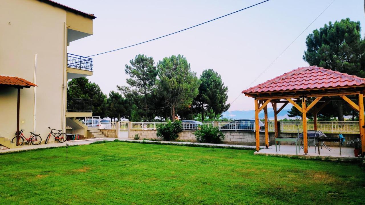 Ourania Luxury Apartment Keramotí Buitenkant foto