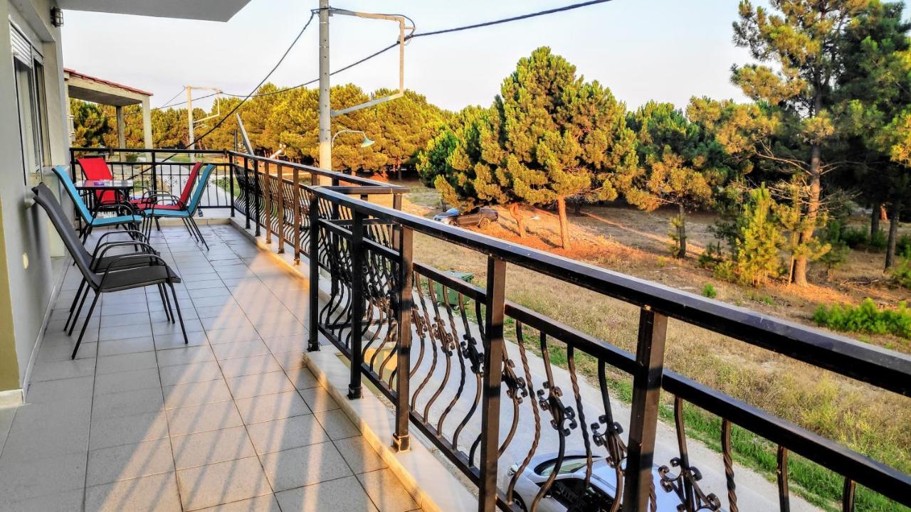 Ourania Luxury Apartment Keramotí Buitenkant foto