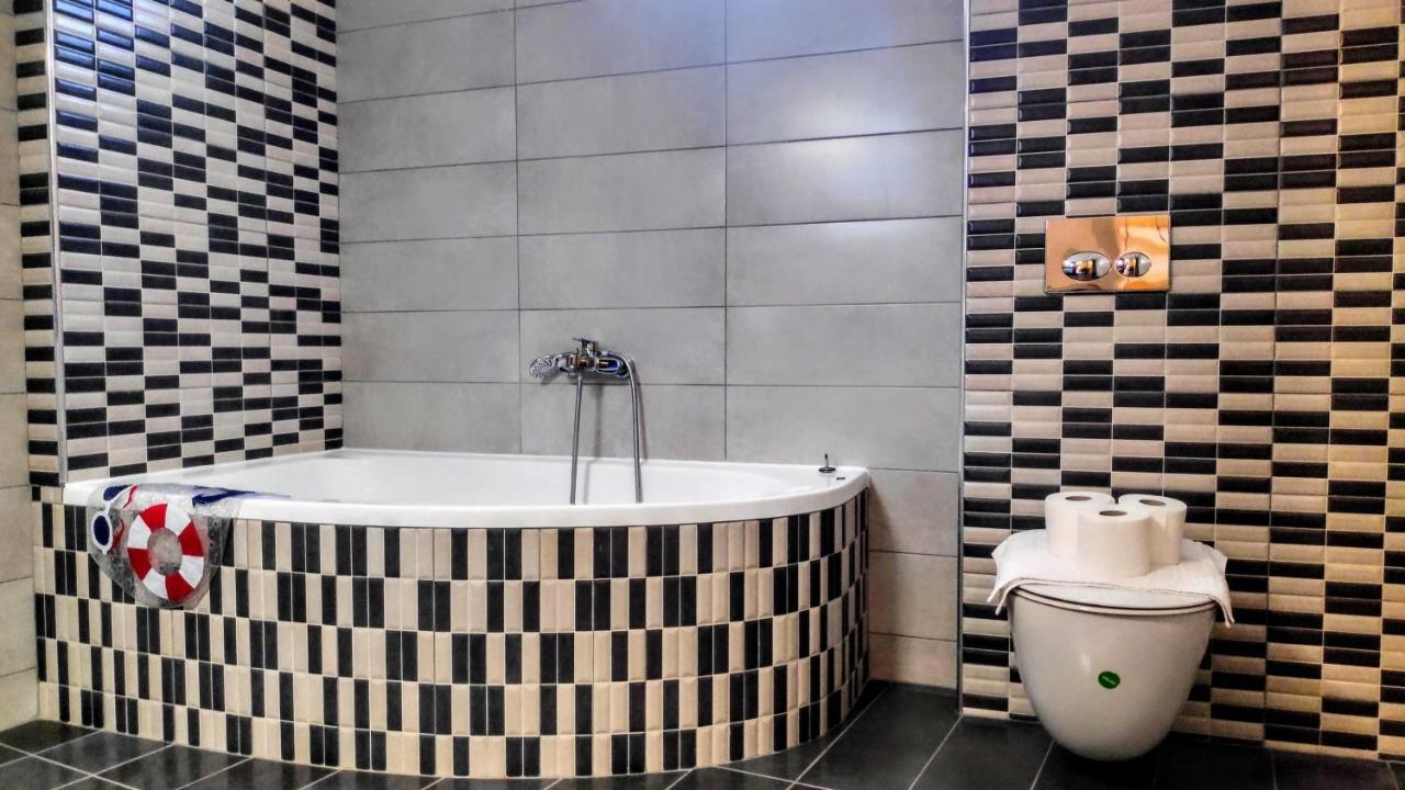 Ourania Luxury Apartment Keramotí Buitenkant foto