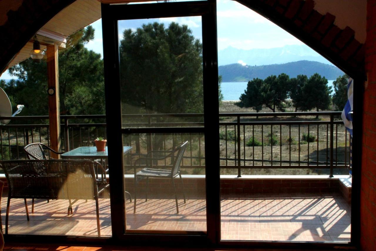 Ourania Luxury Apartment Keramotí Buitenkant foto