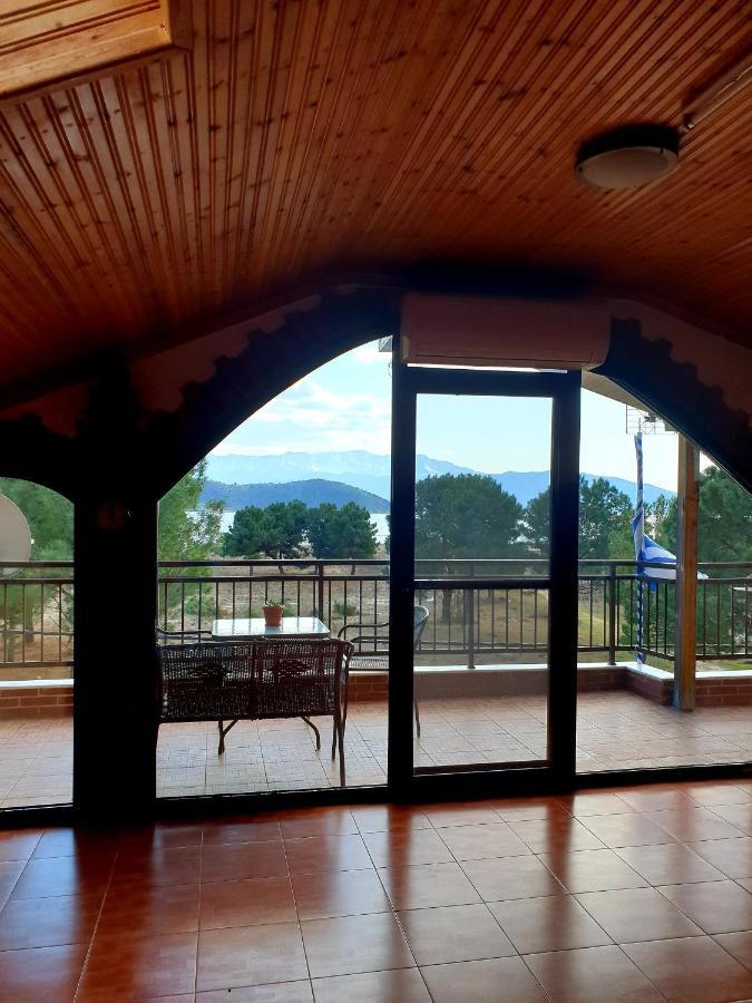 Ourania Luxury Apartment Keramotí Buitenkant foto