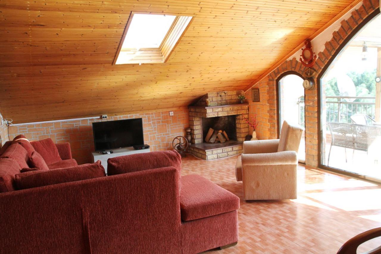 Ourania Luxury Apartment Keramotí Buitenkant foto