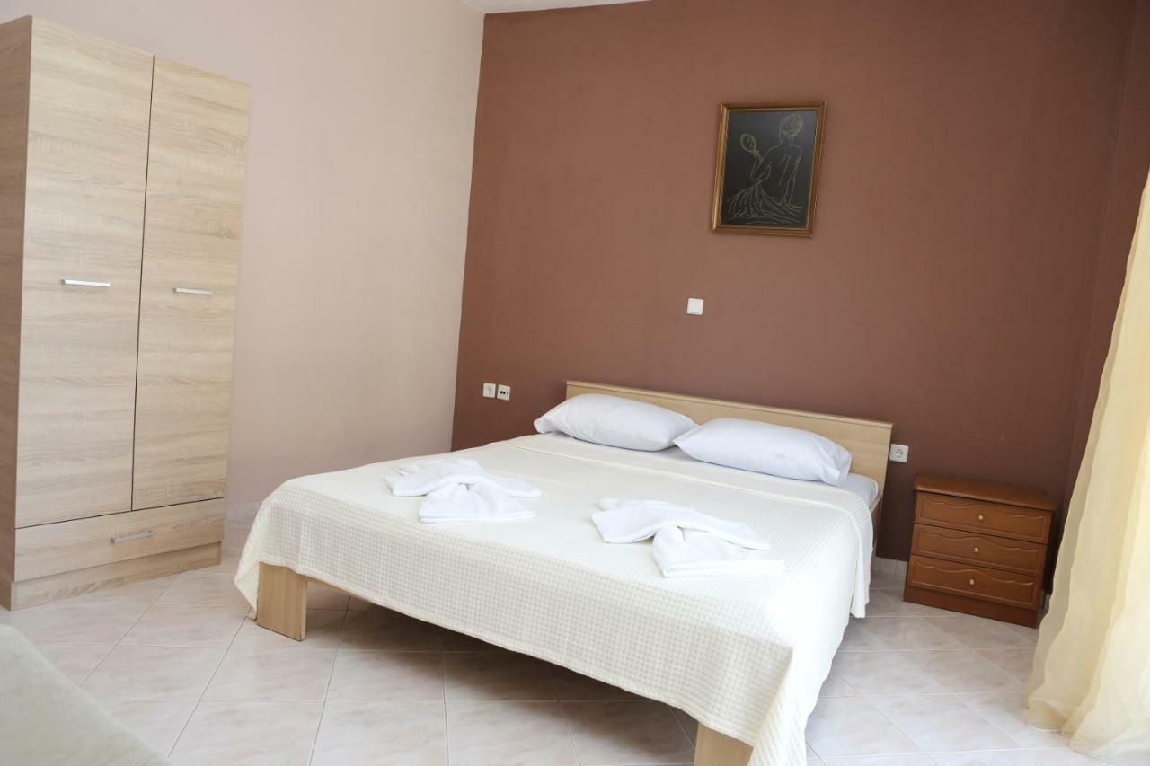 Ourania Luxury Apartment Keramotí Buitenkant foto
